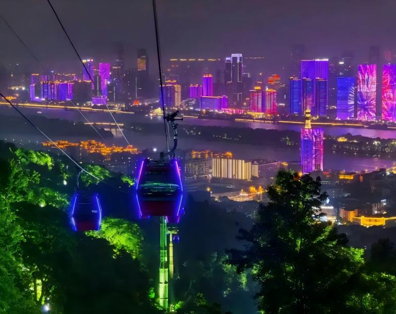 Technology empowers cable car night tour, lighting up the new engine of night economy in scenic spots
